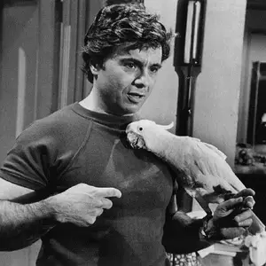 Robert_Blake_Baretta_and_Fred_1976.webp